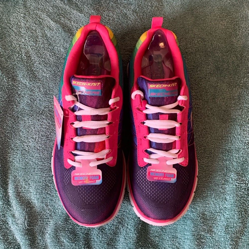 NWT Women’s/Girls Sketcher’s Pretty Please flex sole tennis shoes size 5US
